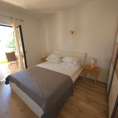 公寓 Mare Beachfront Apartment With Sea View *