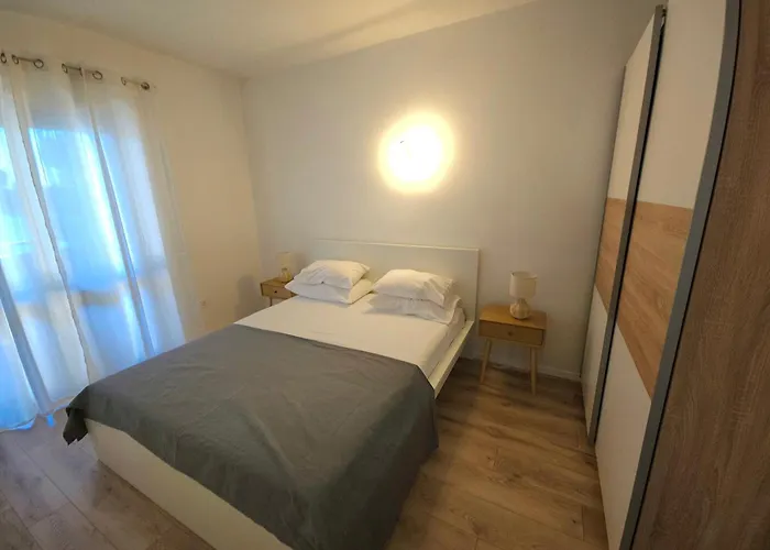 公寓 Mare Beachfront Apartment With Sea View