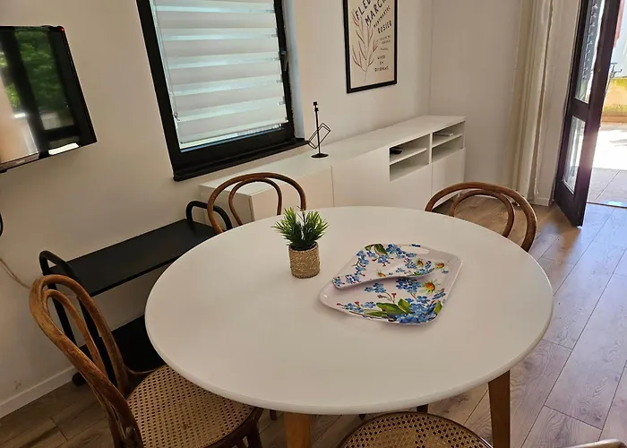 公寓 Mare Beachfront Apartment With Sea View *