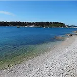 Apartman Mare Beachfront With Sea View