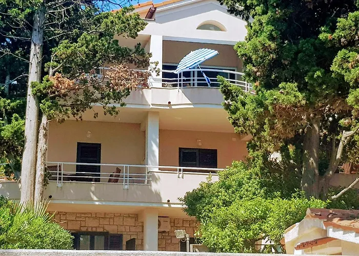 Mare Beachfront Apartment With Sea View Apartman Póla