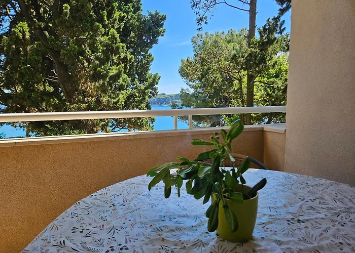 Mare Beachfront Apartment With Sea View Apartman Póla