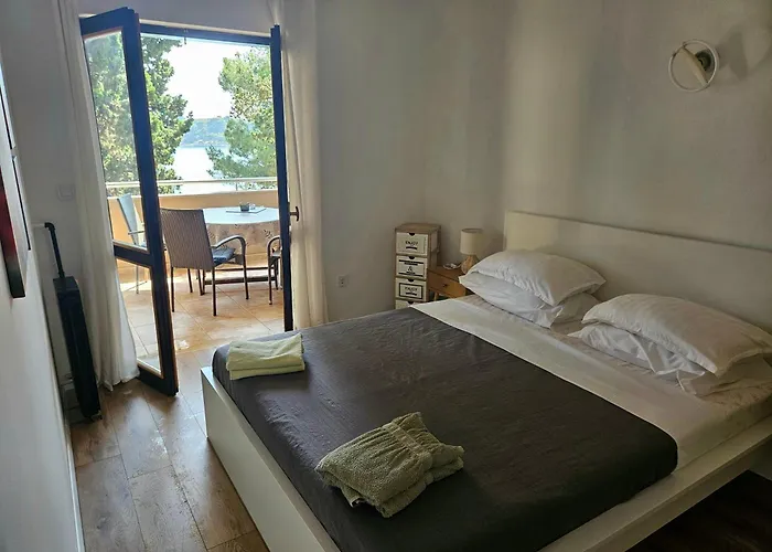 Mare Beachfront Apartment With Sea View Lägenhet *