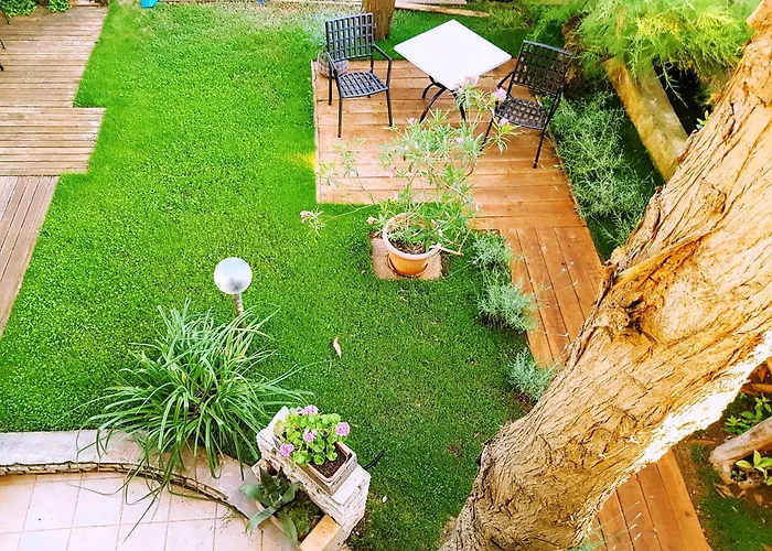 Mare Beachfront Apartment With Sea View * Póla