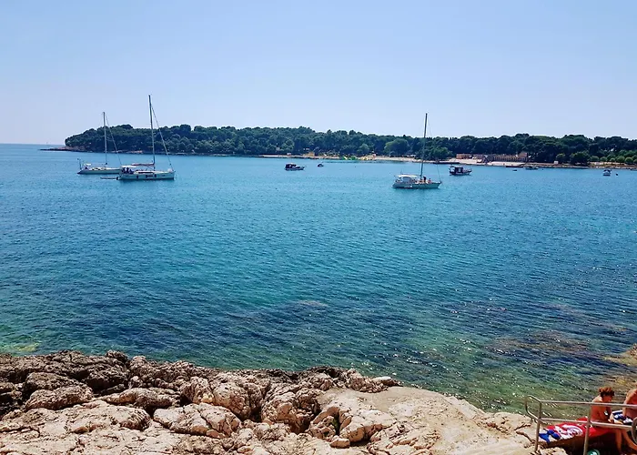 Mare Beachfront Apartment With Sea View Apartman Póla