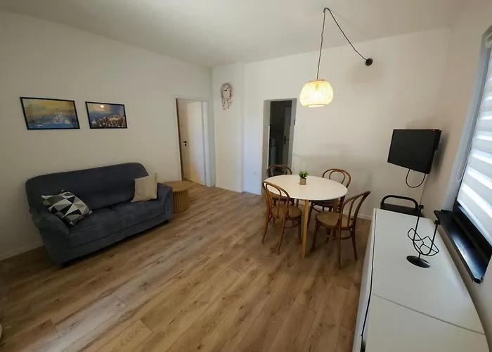 Mare Beachfront Apartment With Sea View * Póla